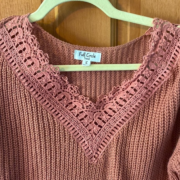 Full Circle Trends Small Teen Women's Pink Sweater Preowned - Picture 2 of 5